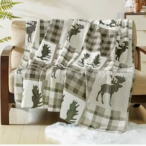 🆕️Coleman Oversized Reversible Throw.